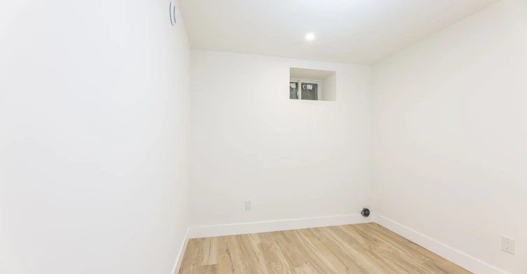 D-130 Jane Street, Toronto, ON, M6S 3Y6 - 8