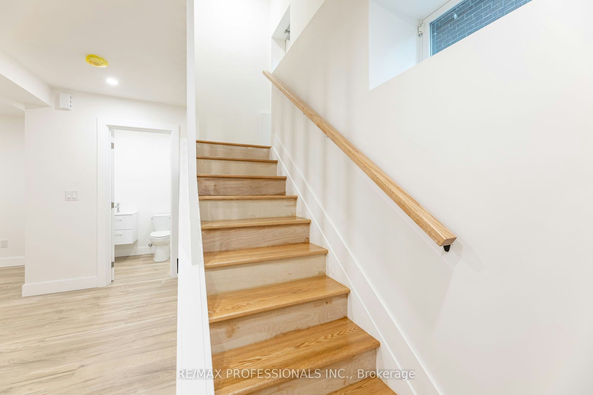 D-130 Jane Street, Toronto, ON, M6S 3Y6 - 4