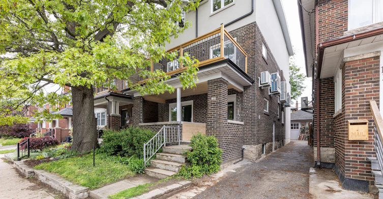 D-130 Jane Street, Toronto, ON, M6S 3Y6