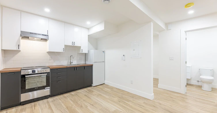 D-130 Jane Street, Toronto, ON, M6S 3Y6 - 6