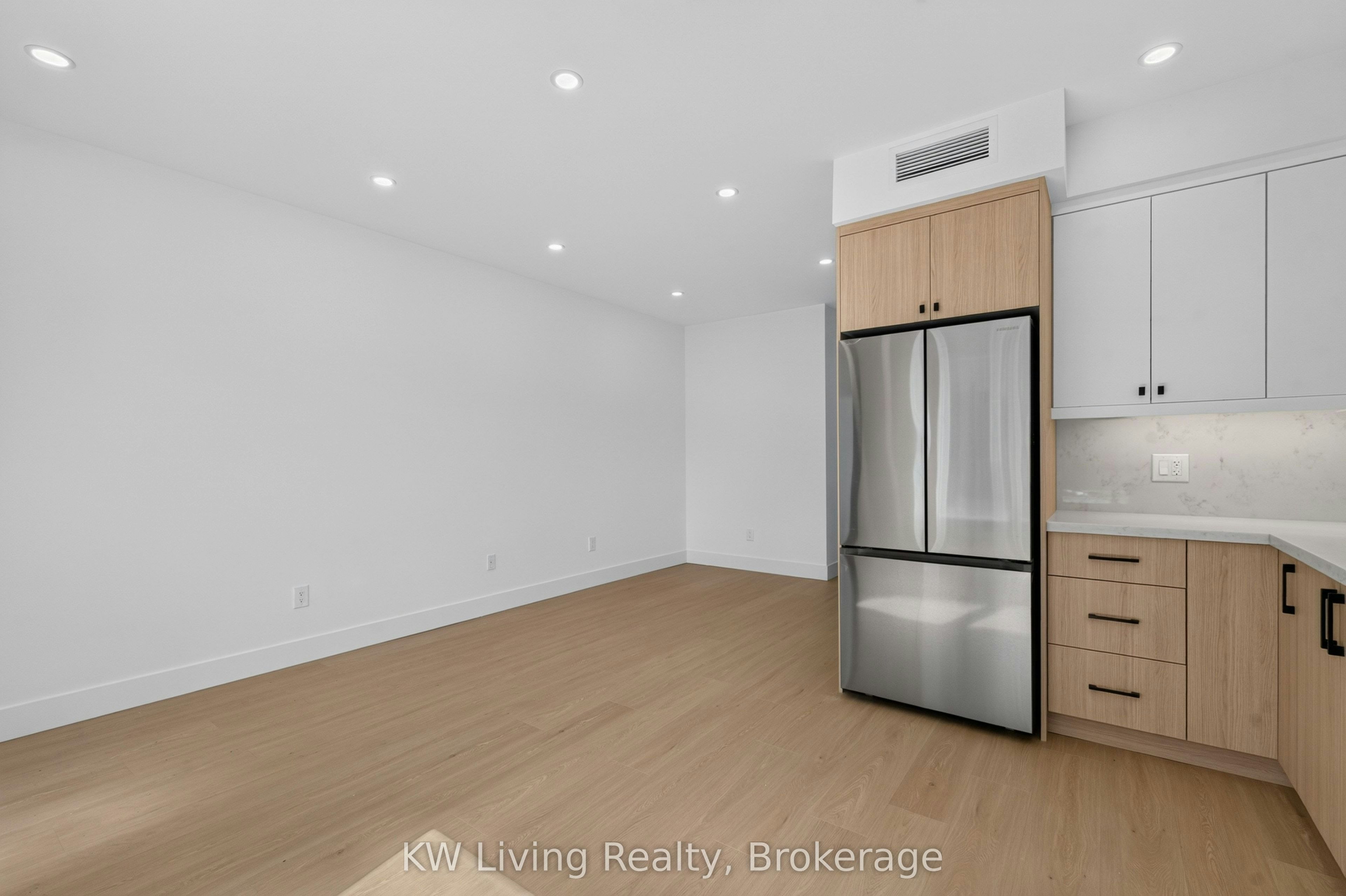 6 Kirknewton Road, Toronto, ON, M6E 3Y1 - 5