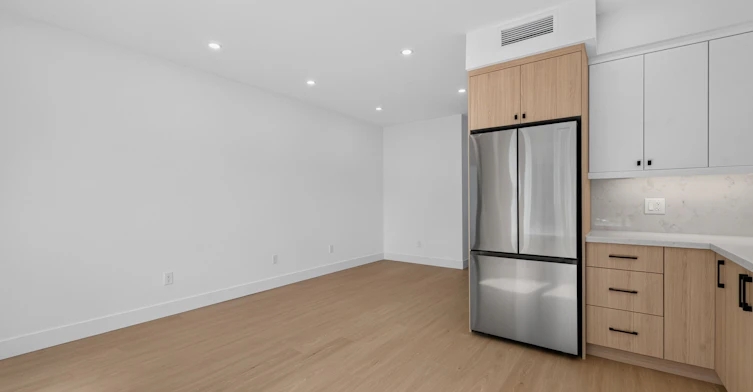 6 Kirknewton Road, Toronto, ON, M6E 3Y1 - 5
