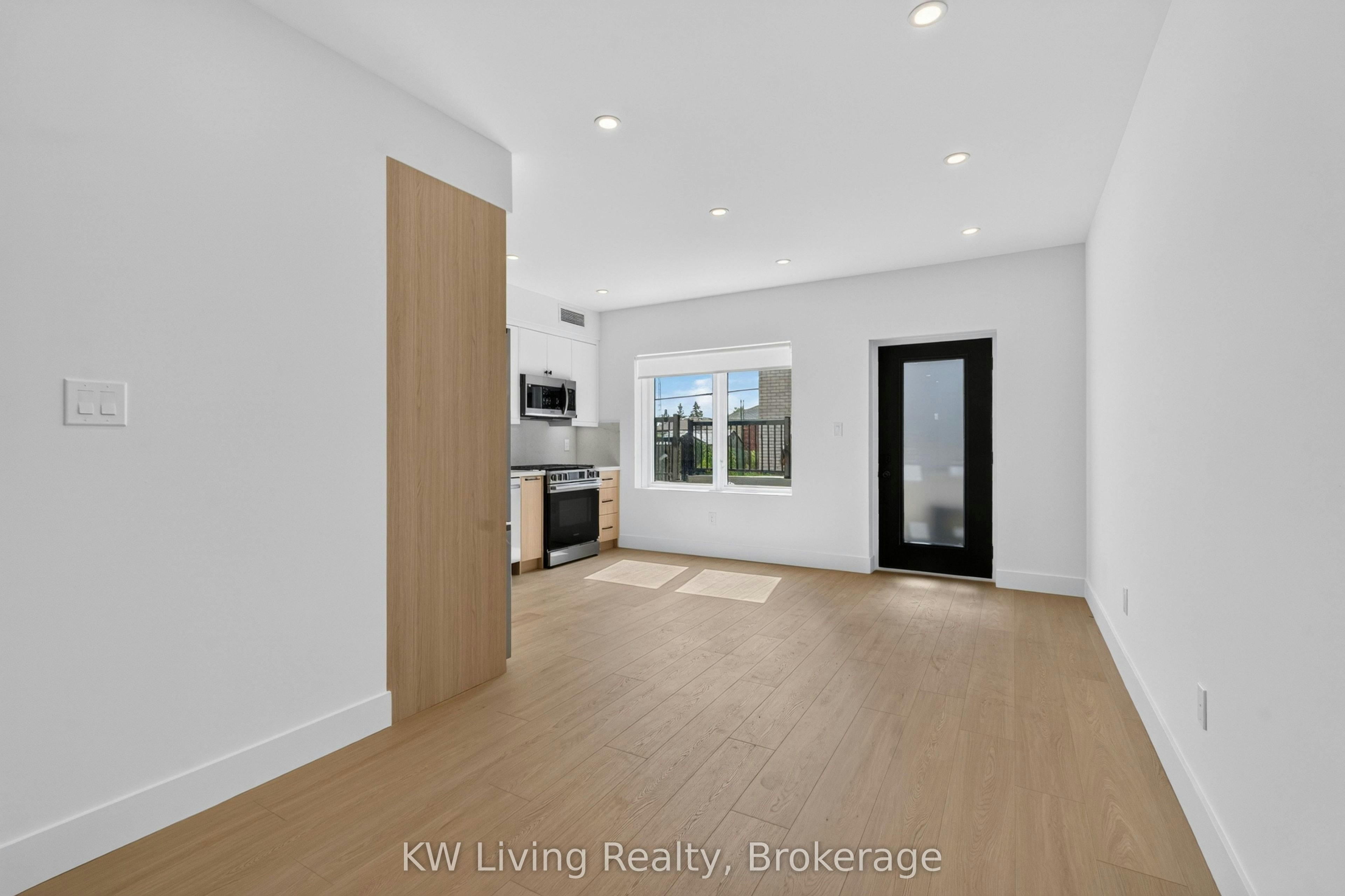 6 Kirknewton Road, Toronto, ON, M6E 3Y1 - 8