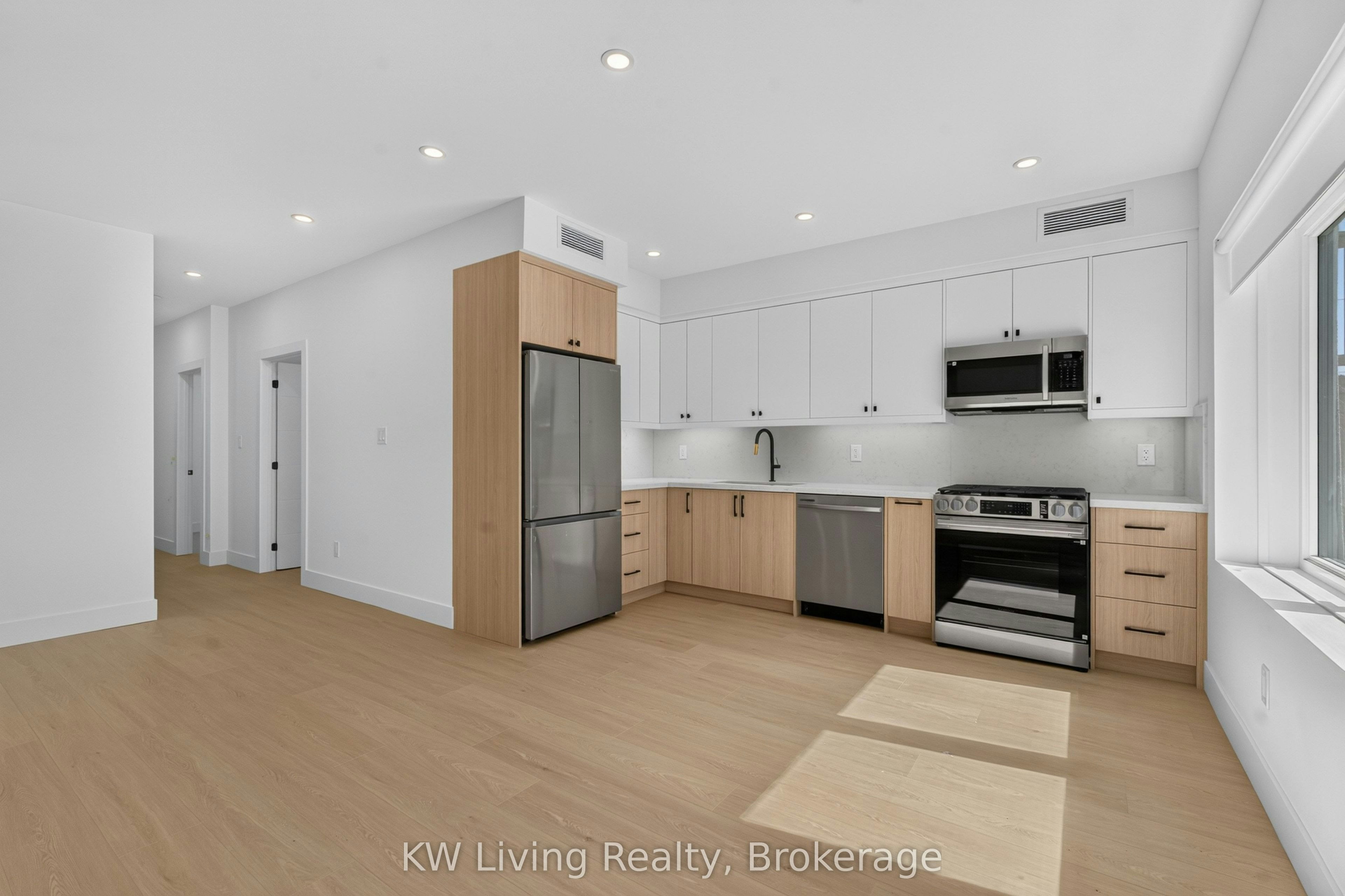 6 Kirknewton Road, Toronto, ON, M6E 3Y1