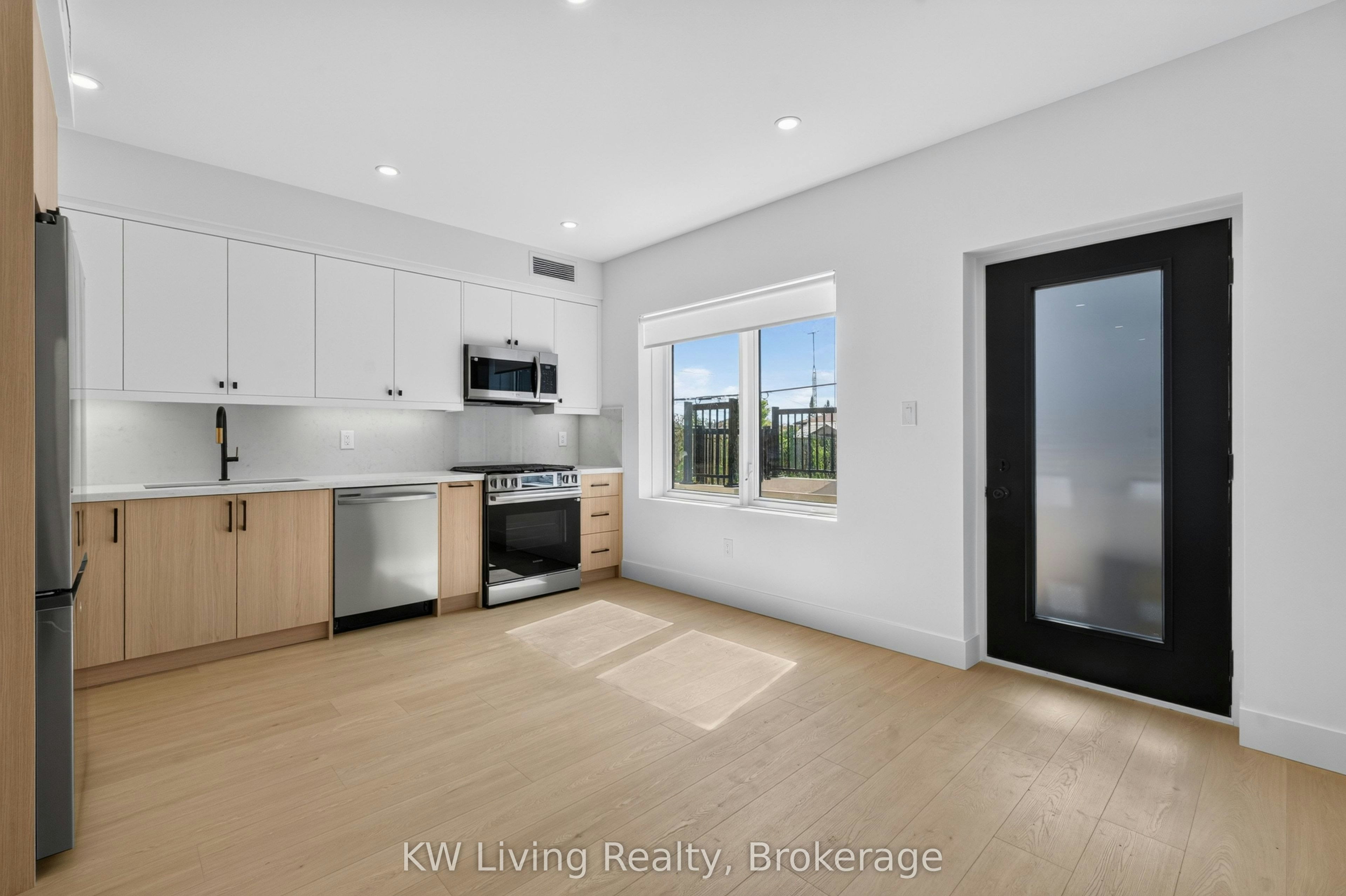6 Kirknewton Road, Toronto, ON, M6E 3Y1 - 3