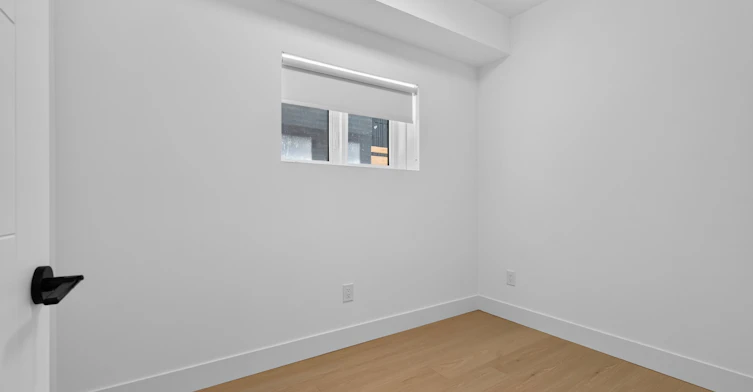 6 Kirknewton Road, Toronto, ON, M6E 3Y1 - 13