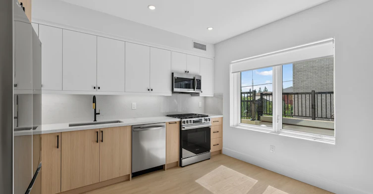 6 Kirknewton Road, Toronto, ON, M6E 3Y1 - 7