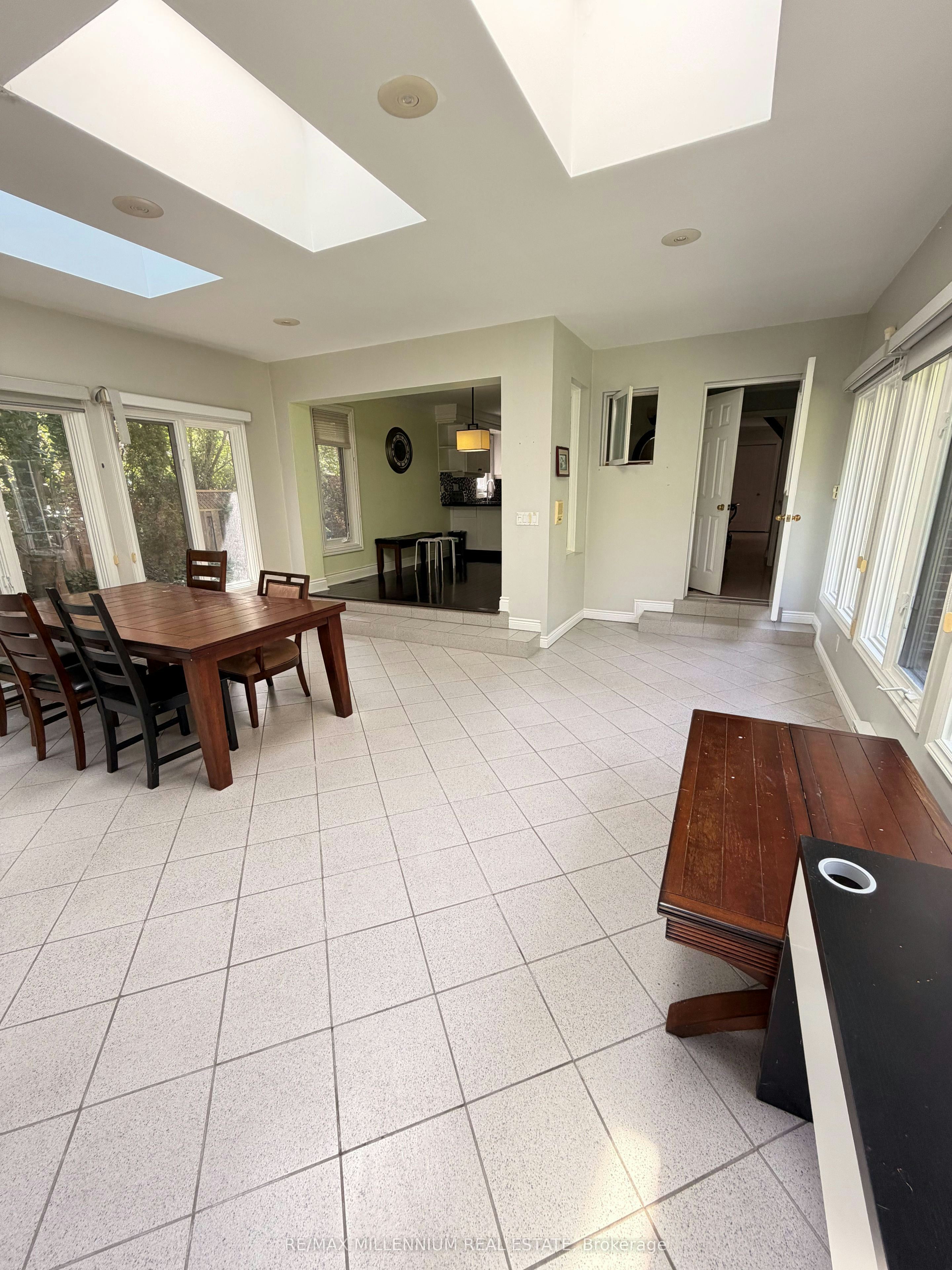 3501 Kingbird Court, Mississauga, ON, L5L 2P9 - 11