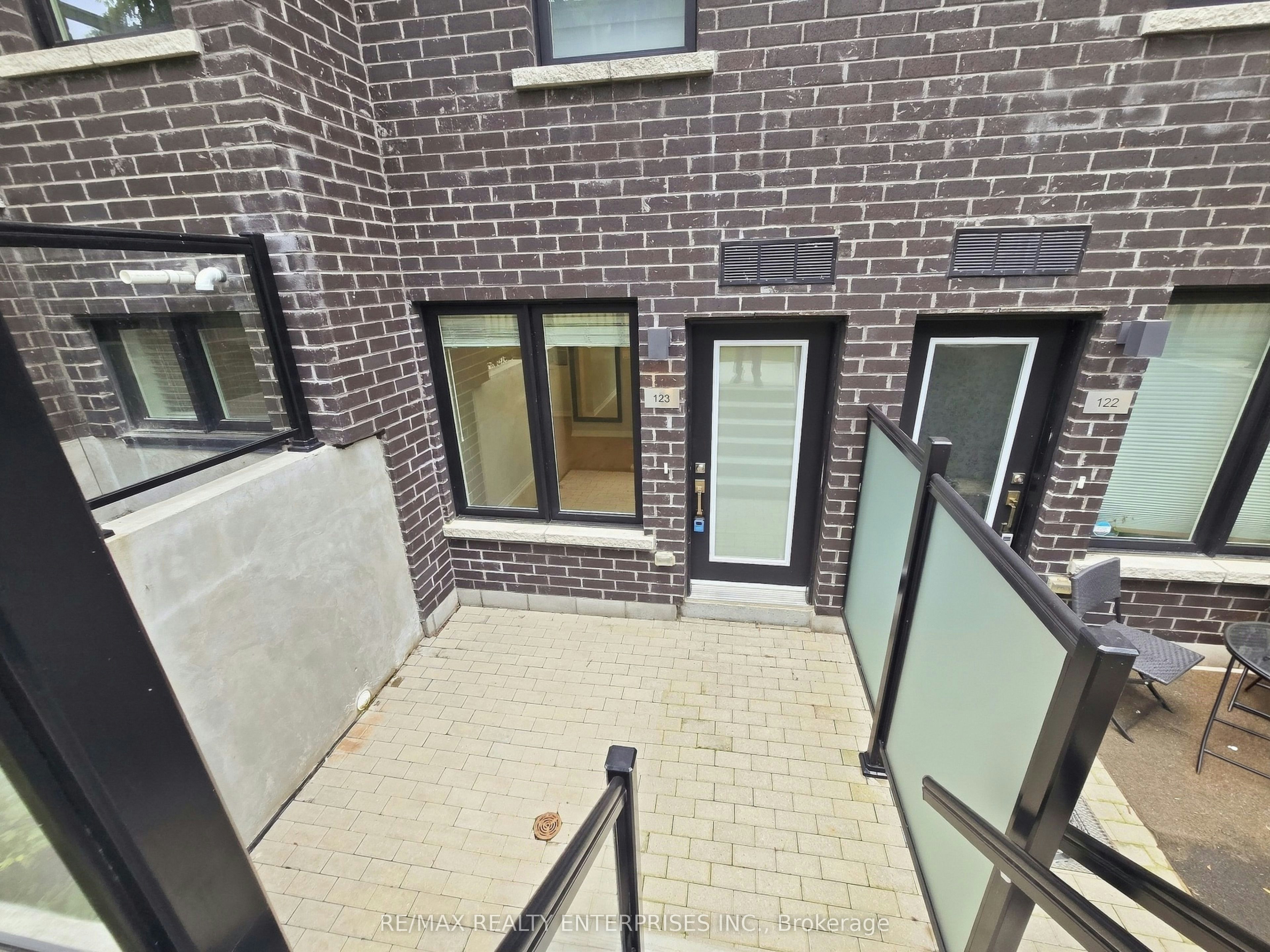 123-1145 Journeyman Lane, Mississauga, ON, L5J 0B5 - 2