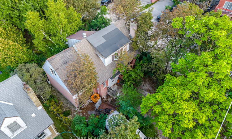 7 Ashbourne Drive