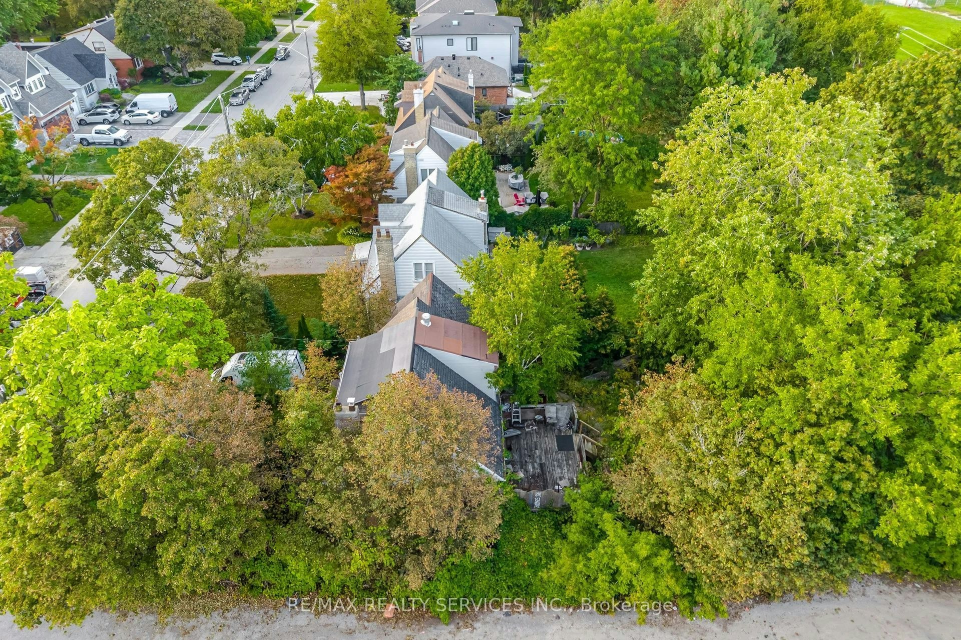 7 Ashbourne Drive, Toronto, ON, M9B 4H1