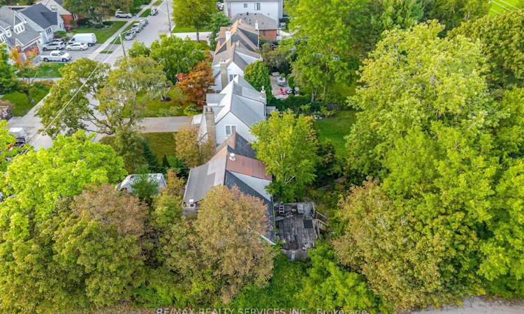 7 Ashbourne Drive