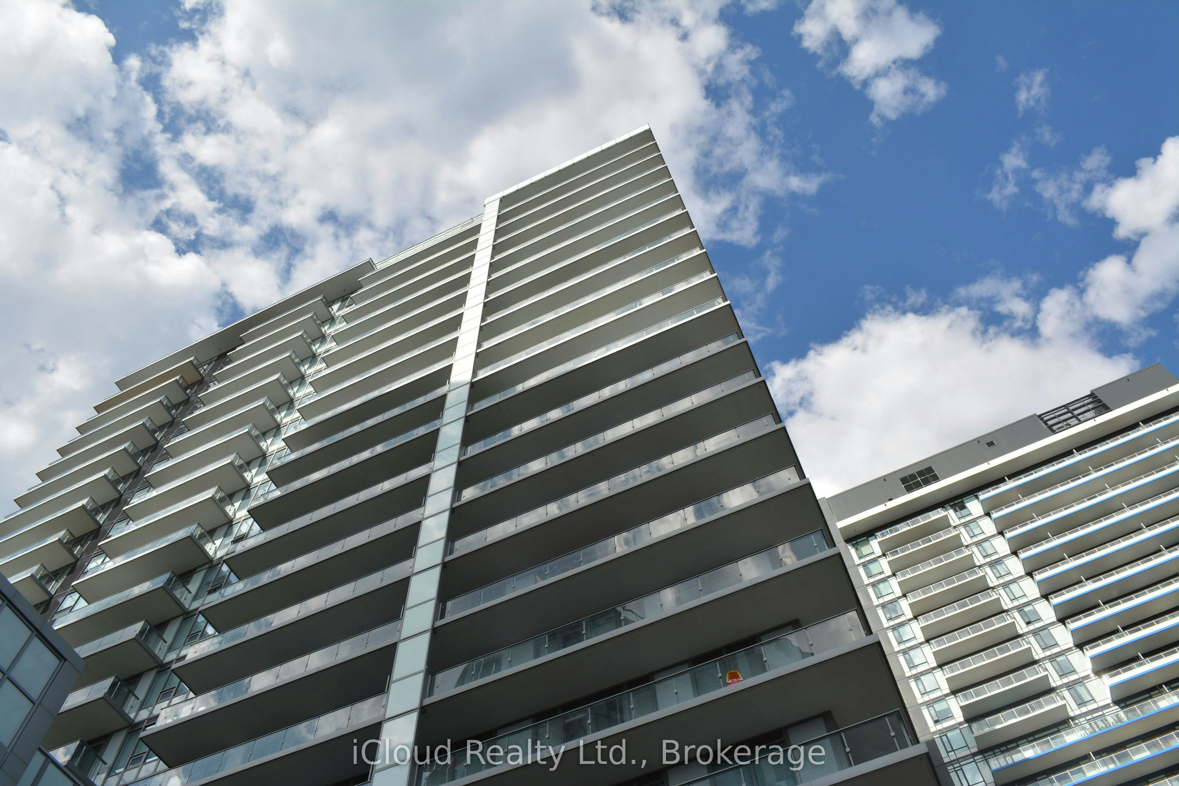 2004-4675 Metcalfe Avenue, Mississauga, ON, L5M 0Z8