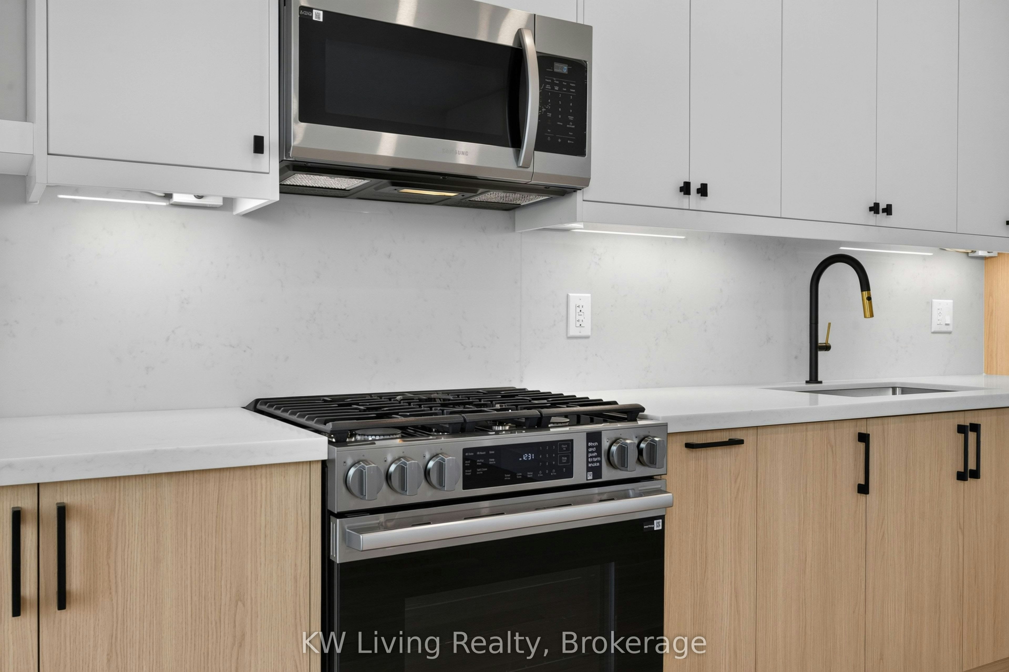 96 Belgravia Avenue, Toronto, ON, M6E 2M5 - 17