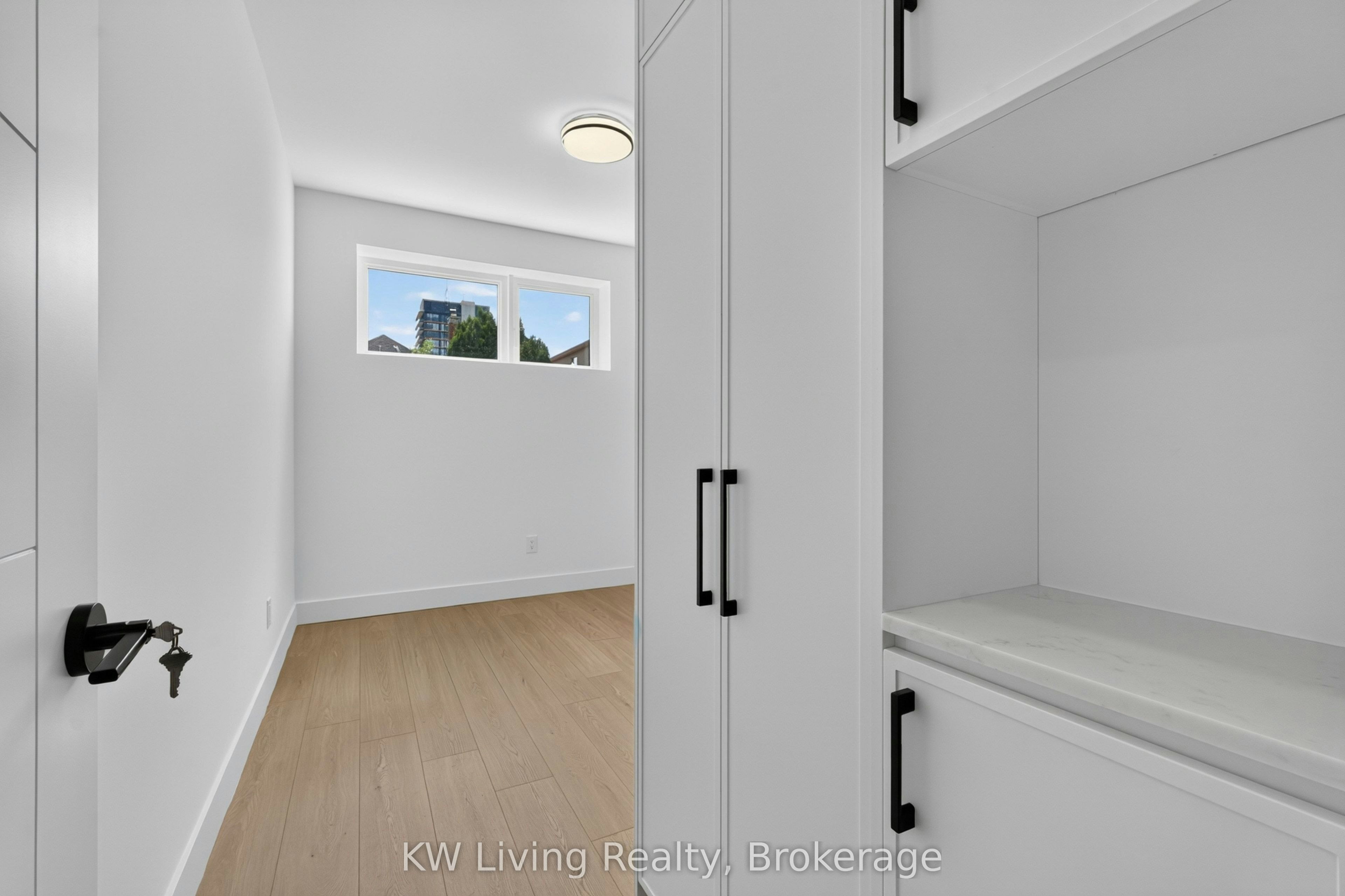 96 Belgravia Avenue, Toronto, ON, M6E 2M5 - 8