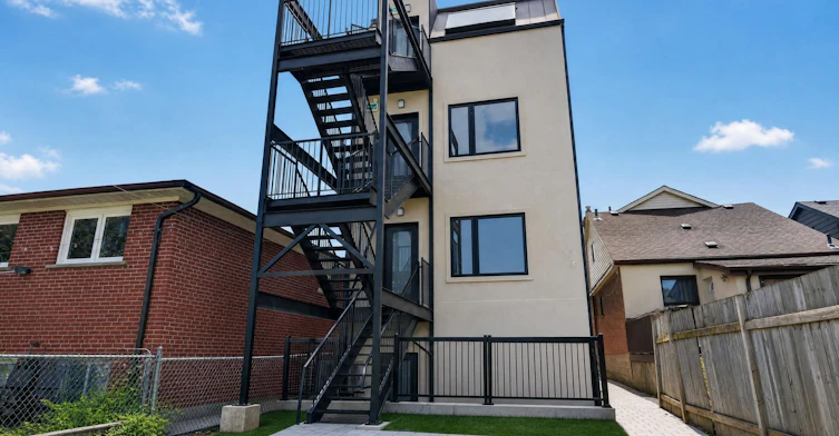 96 Belgravia Avenue, Toronto, ON, M6E 2M5 - 21