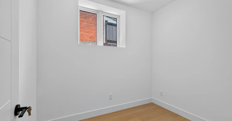 96 Belgravia Avenue, Toronto, ON, M6E 2M5 - 12