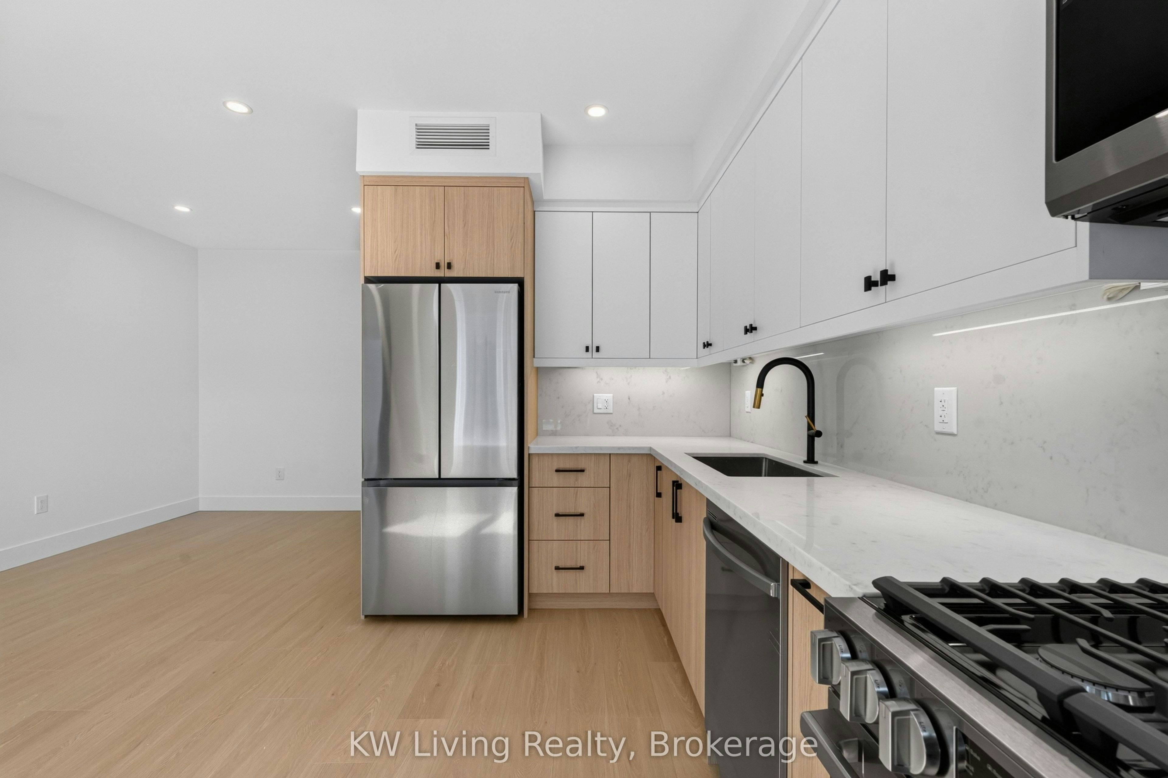 96 Belgravia Avenue, Toronto, ON, M6E 2M5 - 5