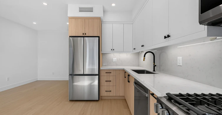 96 Belgravia Avenue, Toronto, ON, M6E 2M5 - 5