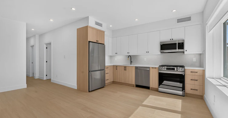96 Belgravia Avenue, Toronto, ON, M6E 2M5 - 4