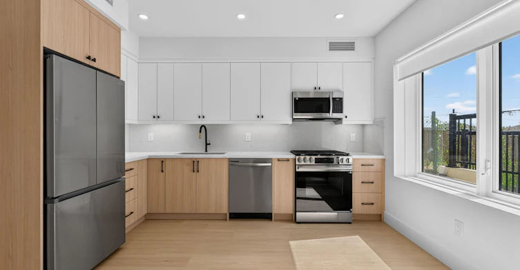 96 Belgravia Avenue, Toronto, ON, M6E 2M5 - 3