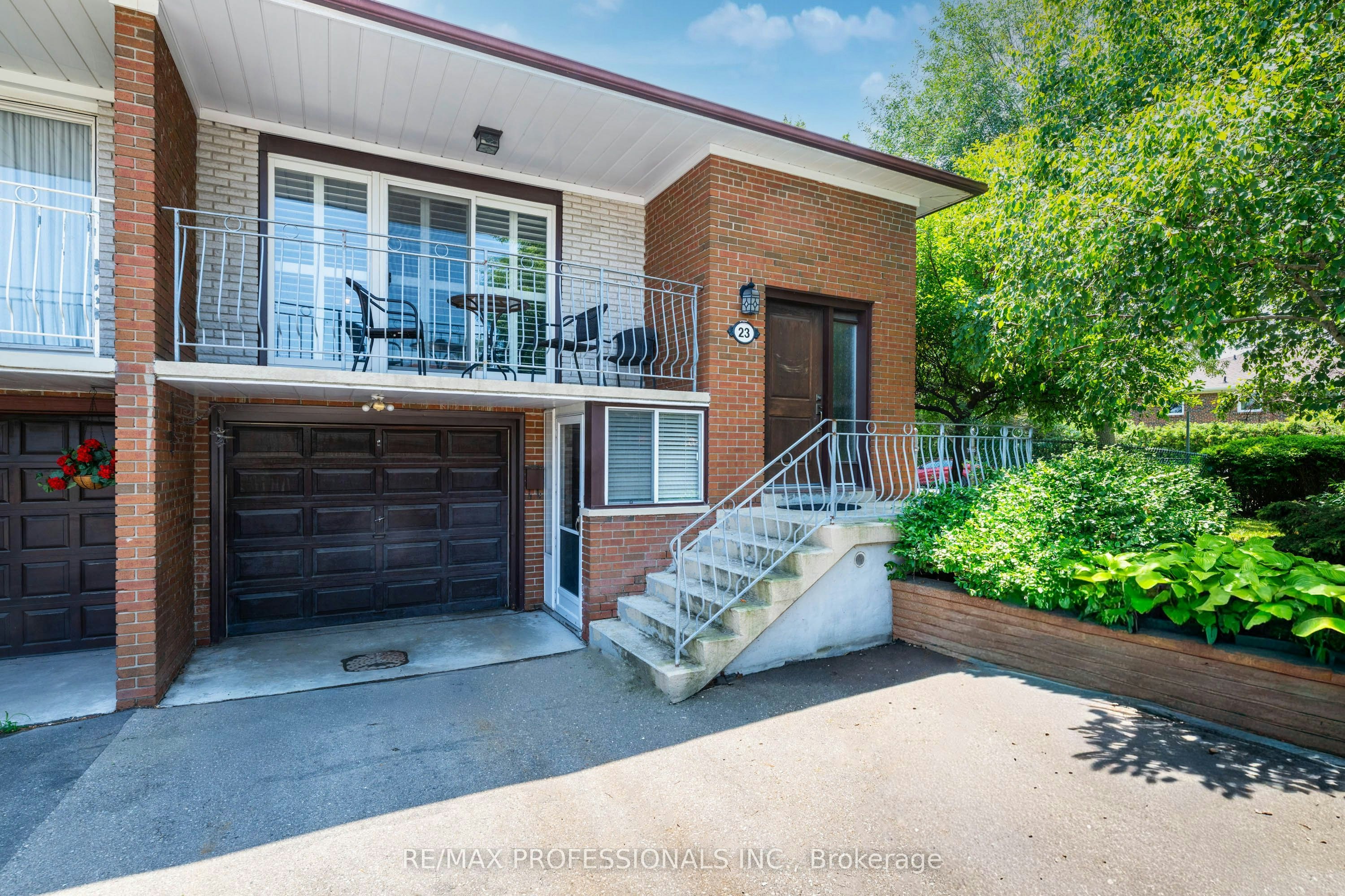 23 Anthia Drive, Toronto, ON, M9L 1K6