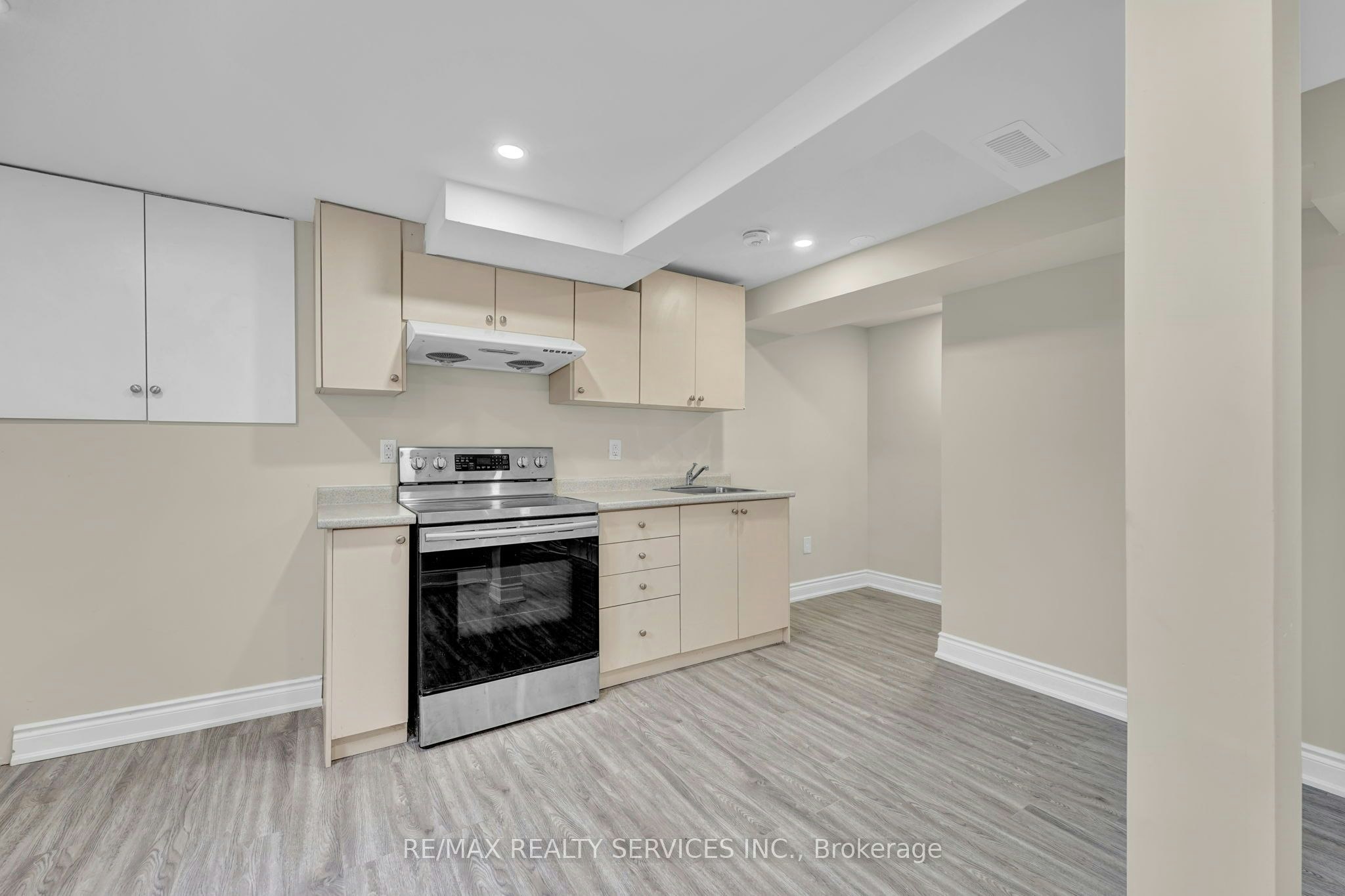 29 Hector Court, Brampton, ON, L6S 1P1 4