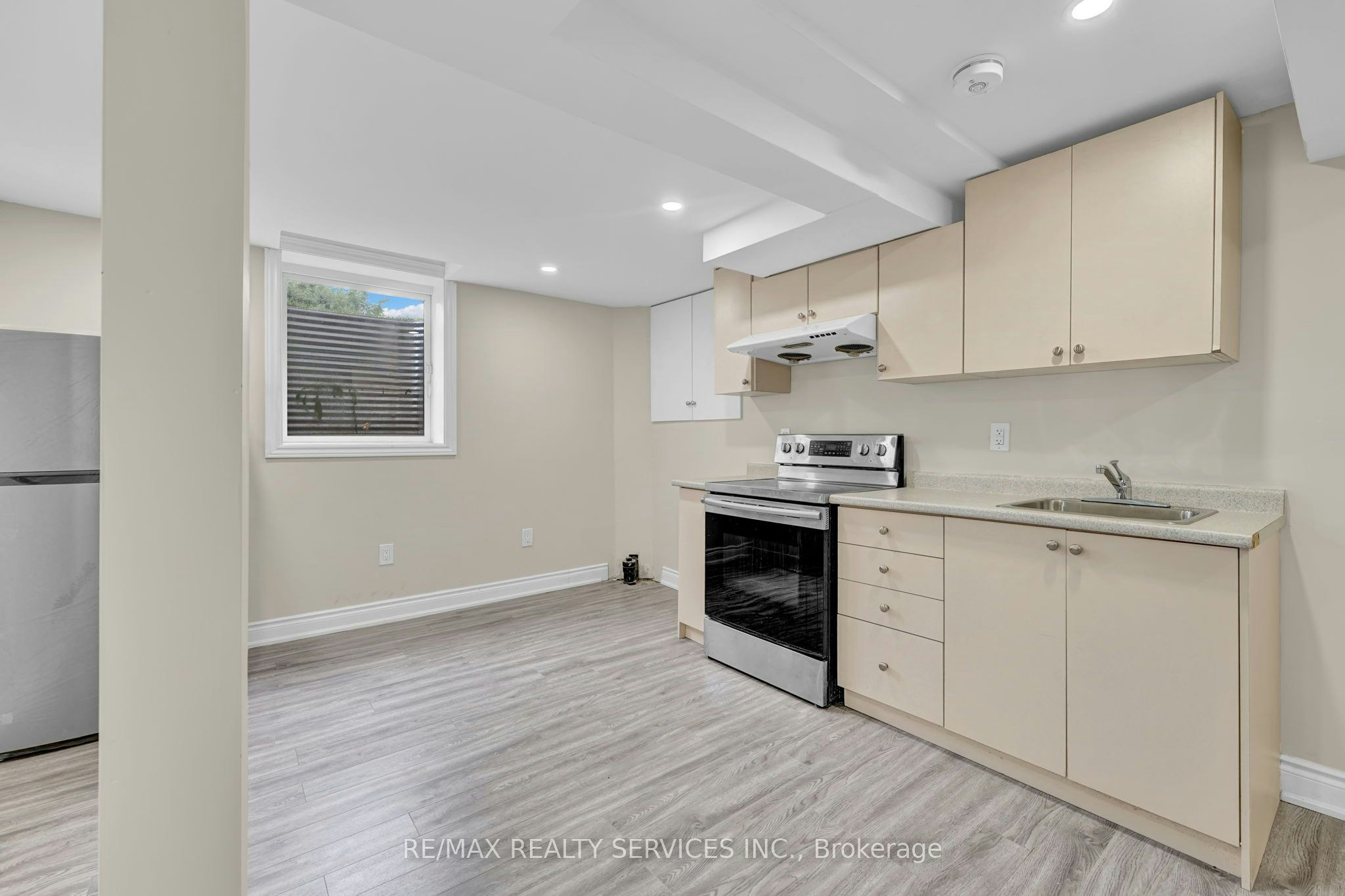 29 Hector Court, Brampton, ON, L6S 1P1 3