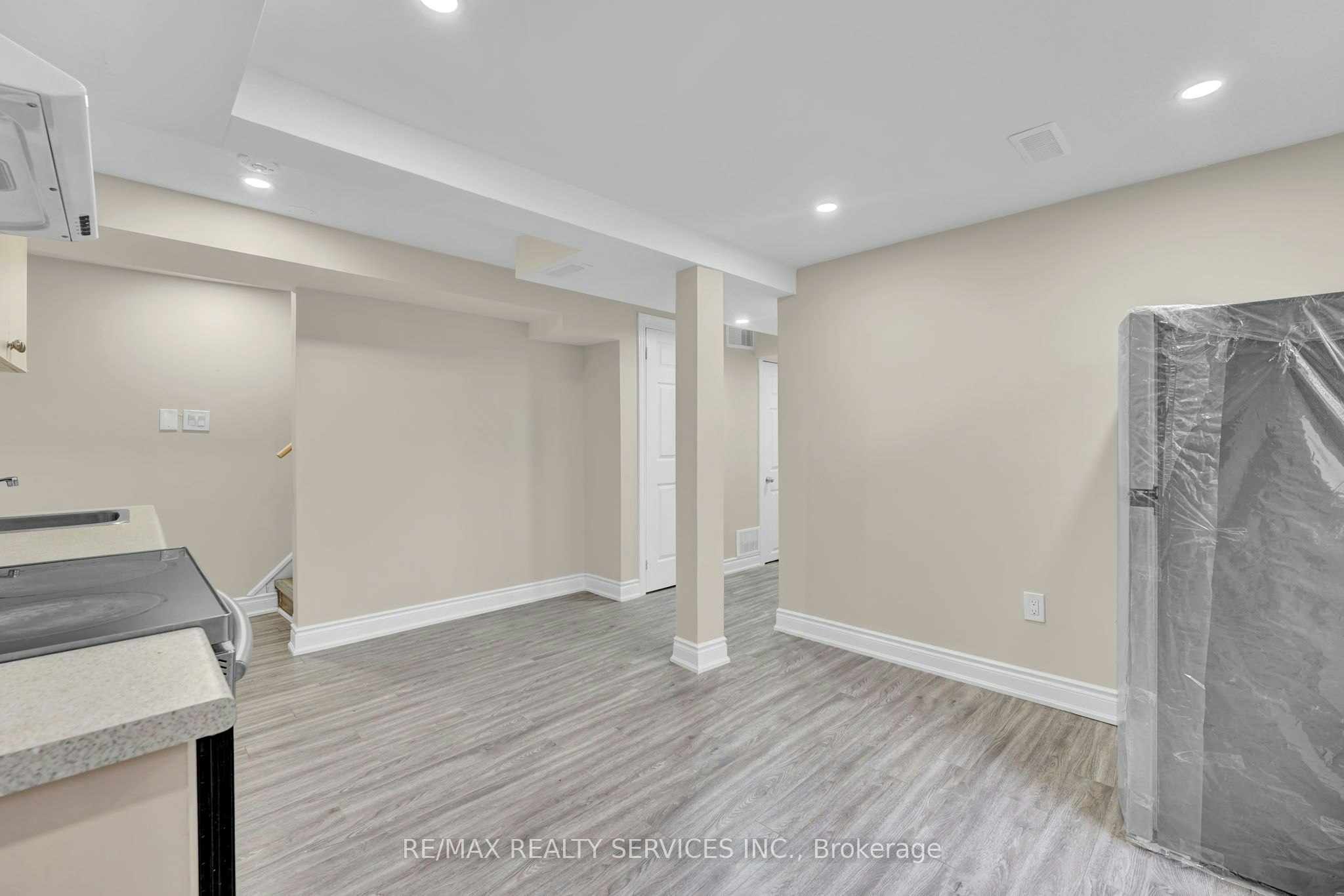 29 Hector Court, Brampton, ON, L6S 1P1 5