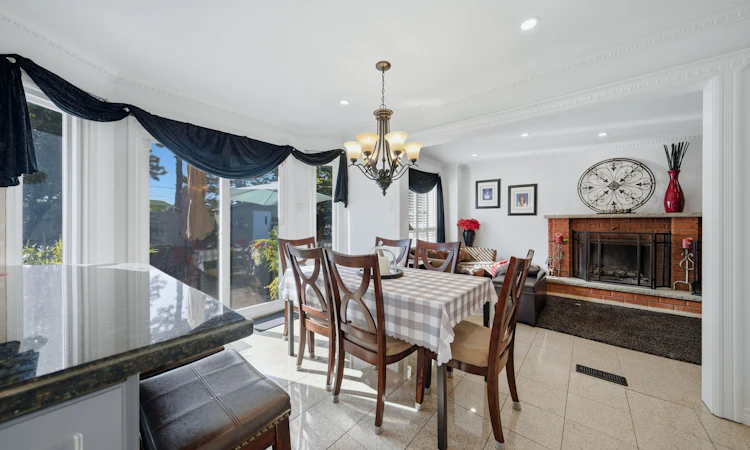 44 Candy Crescent W