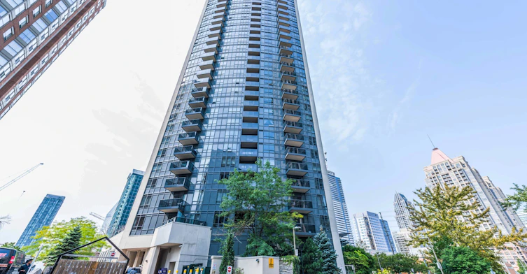 1604-330 Burnhamthorpe Road W, Mississauga, ON, L5B 3Y5