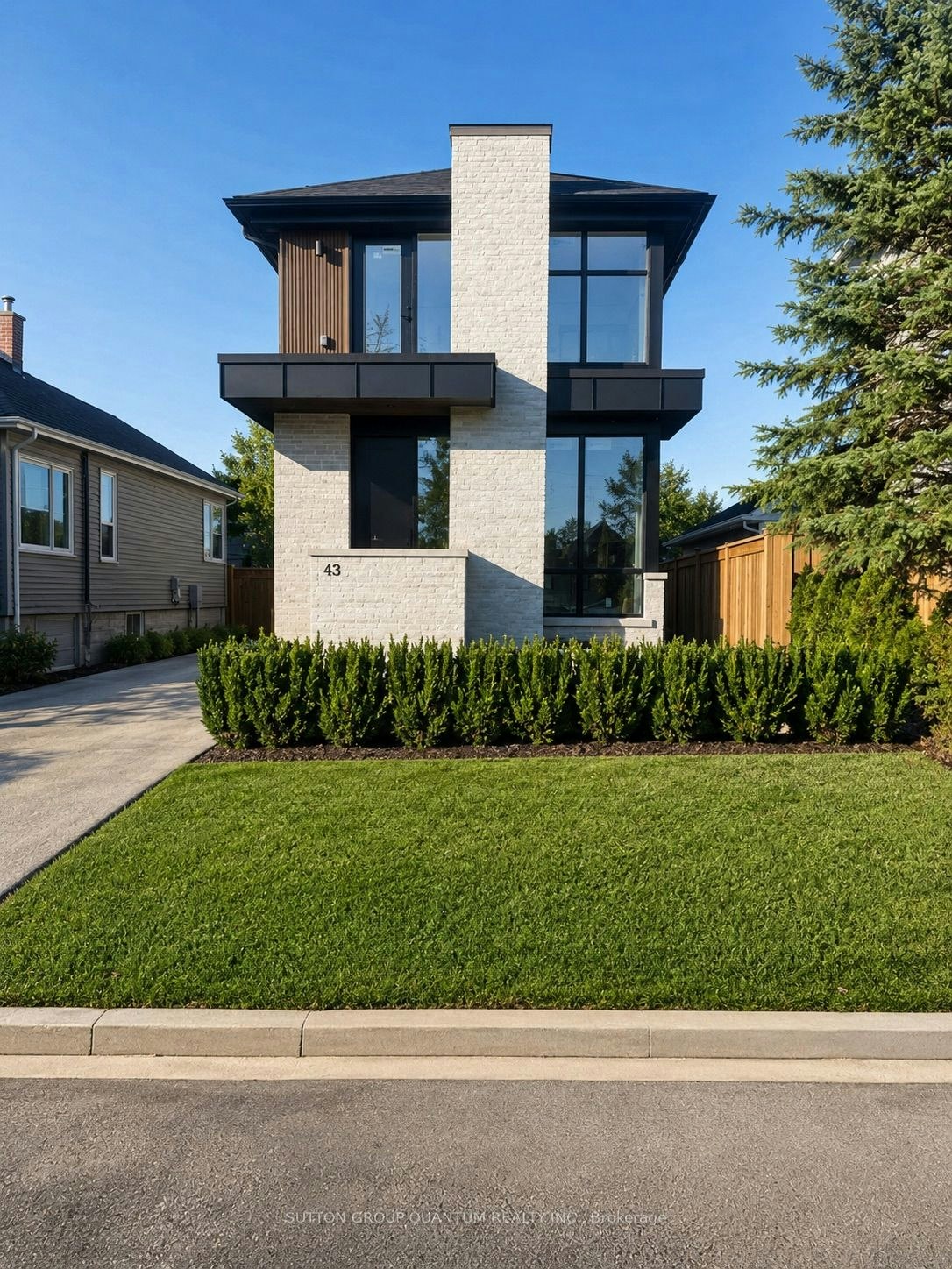 #2-43 Elmwood Avenue N, Mississauga, ON, L5G 3K1