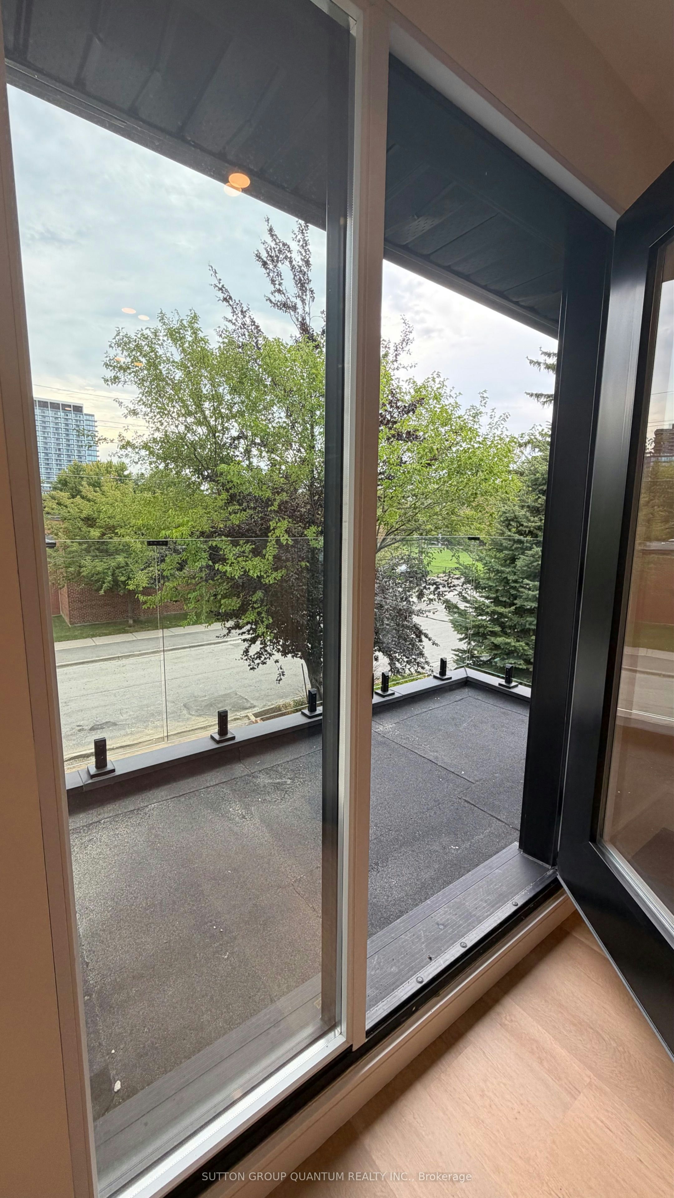 #2-43 Elmwood Avenue N, Mississauga, ON, L5G 3K1 - 9