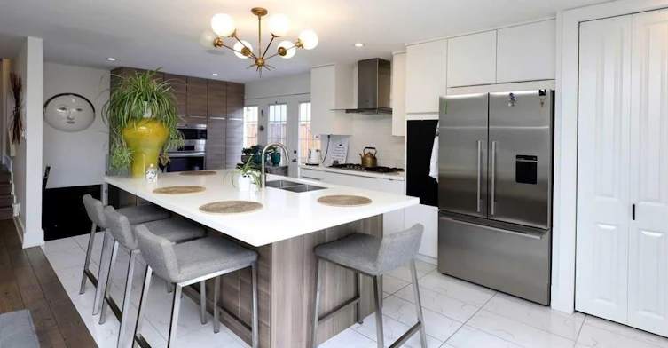 814 Eaglemount Crescent, Mississauga, ON, L5C 1N9