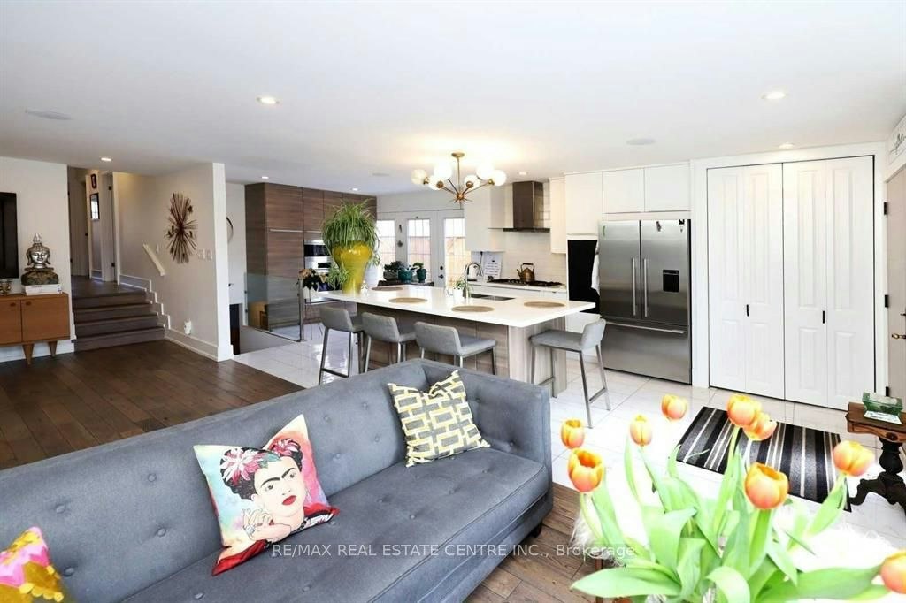 814 Eaglemount Crescent, Mississauga, ON, L5C 1N9 - 5