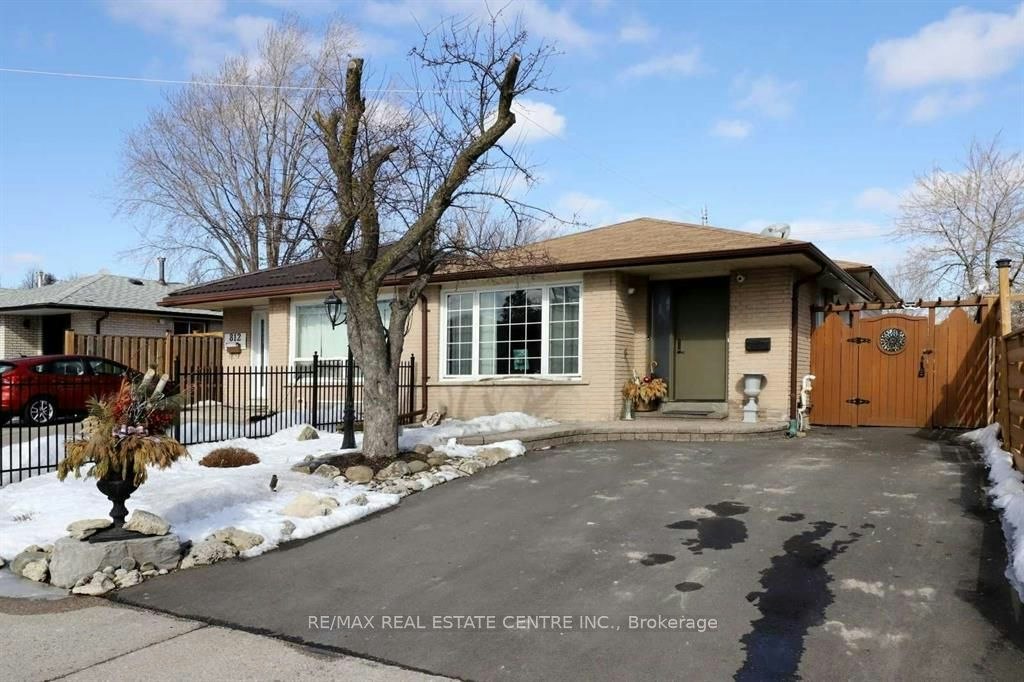 814 Eaglemount Crescent, Mississauga, ON, L5C 1N9 - 2