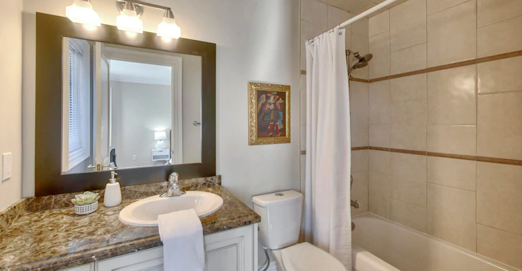 1-40 Harrow Drive, Toronto, ON, M6M 2X3 - 5
