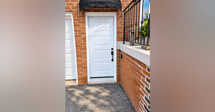 Lower Unit-462 Fergo Avenue, Mississauga, ON, L5B 2J3 - 2