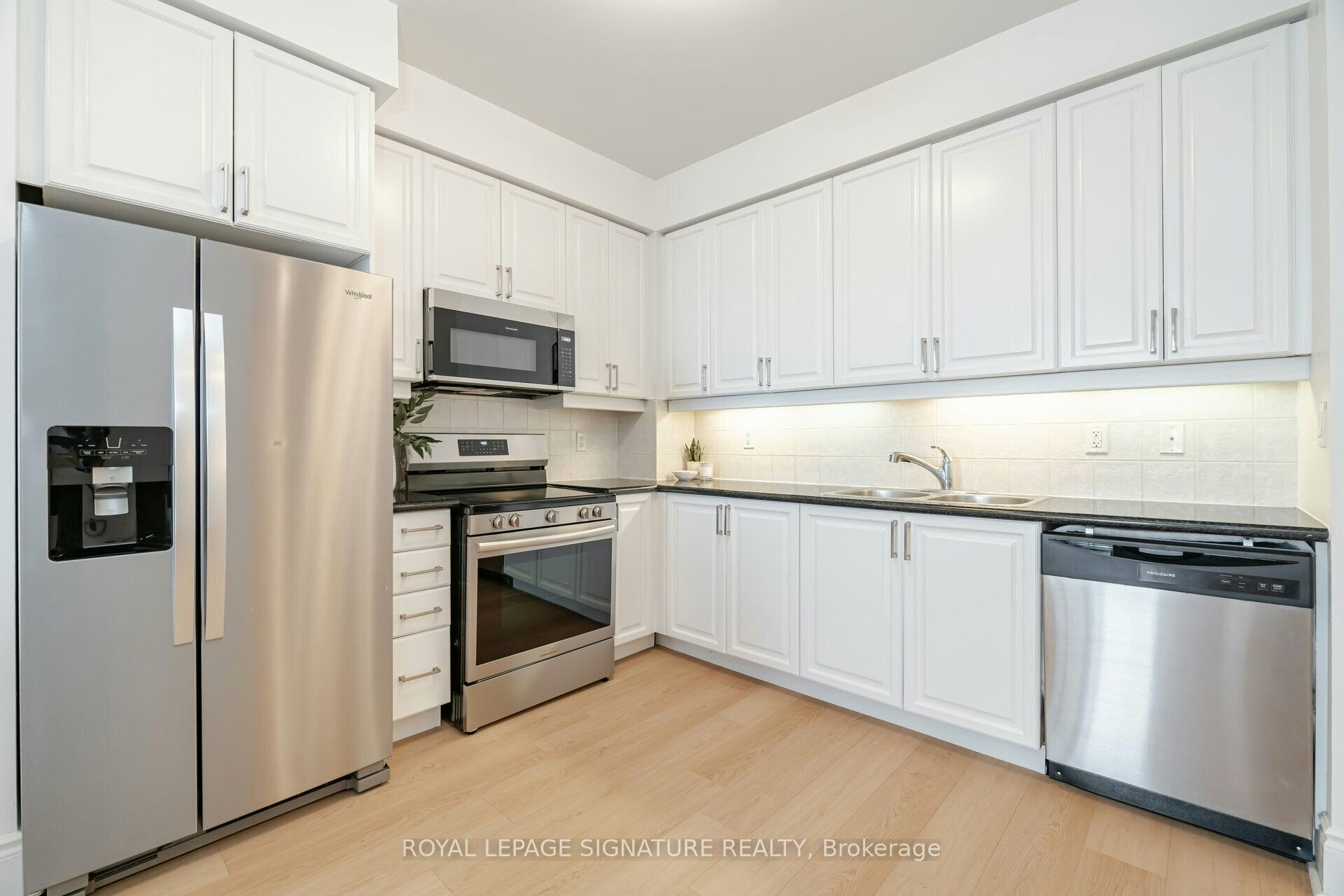3028-3888 Duke Of York Boulevard, Mississauga, ON, L5B 4P5 - 4
