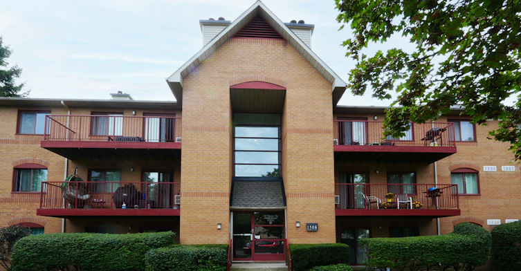 812-1508 Pilgrims Way, Oakville, ON, L6M 3H1