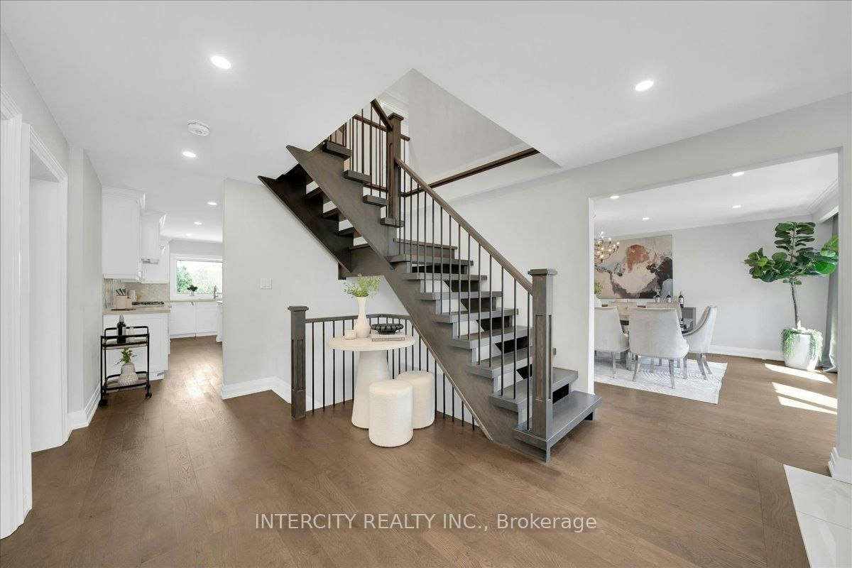 61 Golfwood Heights, Toronto, ON, M9P 3L8 - 8