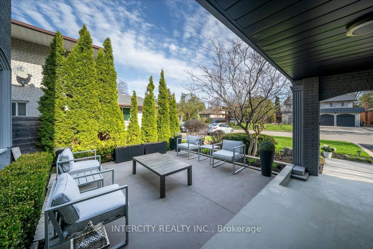 61 Golfwood Heights, Toronto, ON, M9P 3L8 - 6