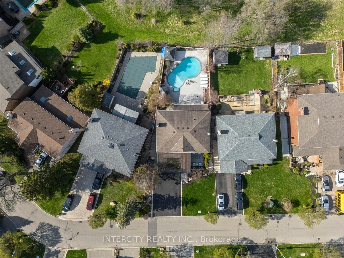 61 Golfwood Heights, Toronto, ON, M9P 3L8 - 3