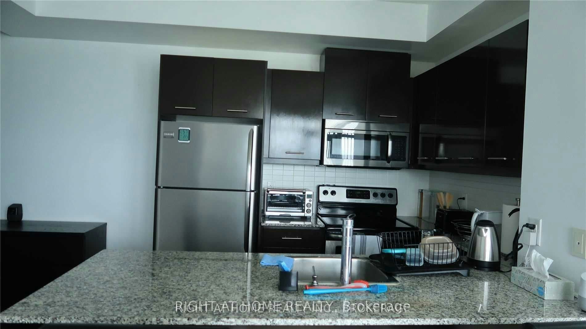 911-360 Square One Drive, Mississauga, ON, L5B 0G7 - 2