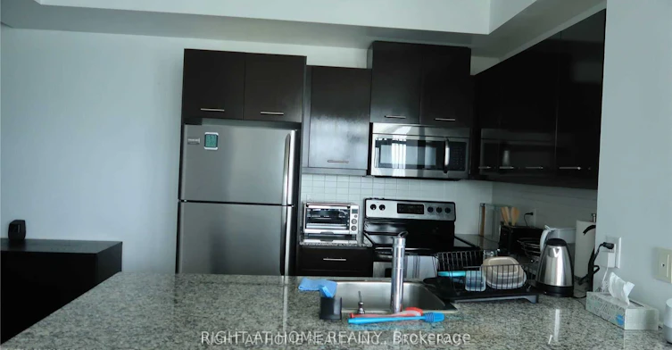 911-360 Square One Drive, Mississauga, ON, L5B 0G7 - 2