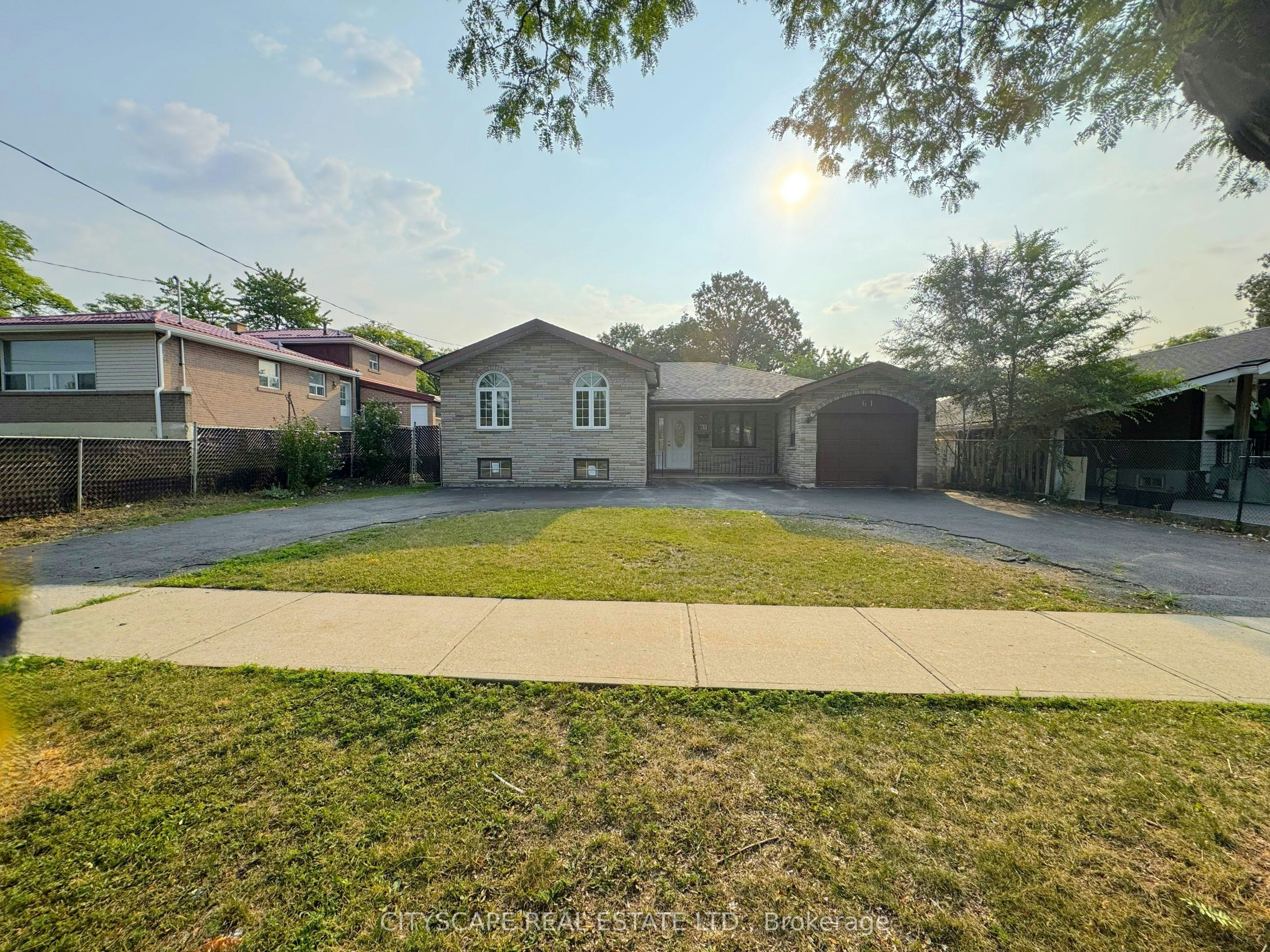61 Bloomington Crescent, Toronto, ON, M3N 1R2