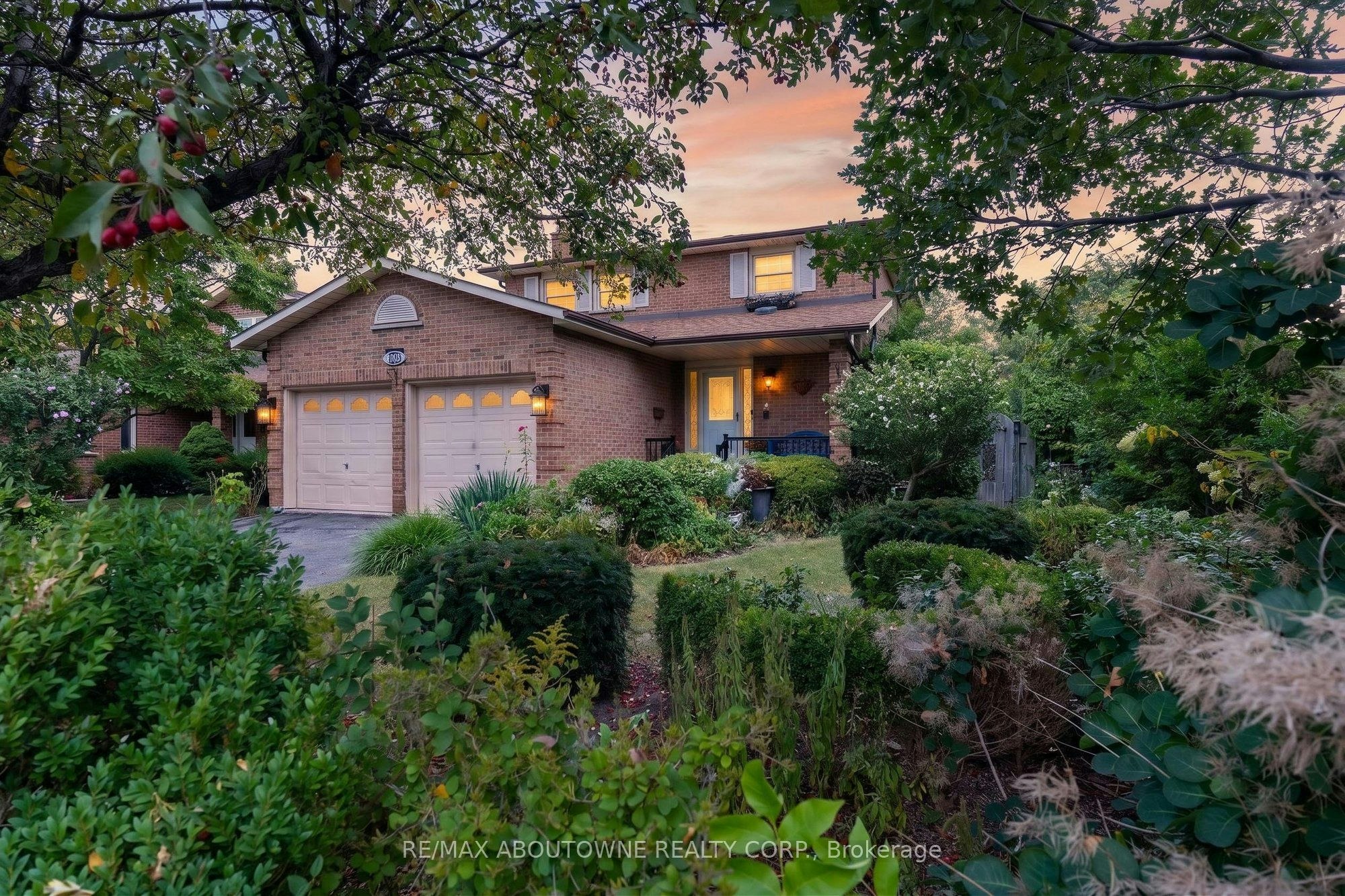 1191 Carlo Court, Mississauga, ON, L4W 3N6