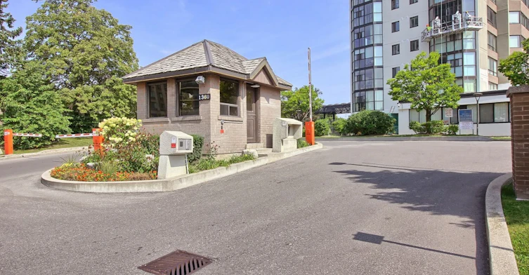 502-1360 Rathburn Road, Mississauga, ON, L4W 4H4 - 3