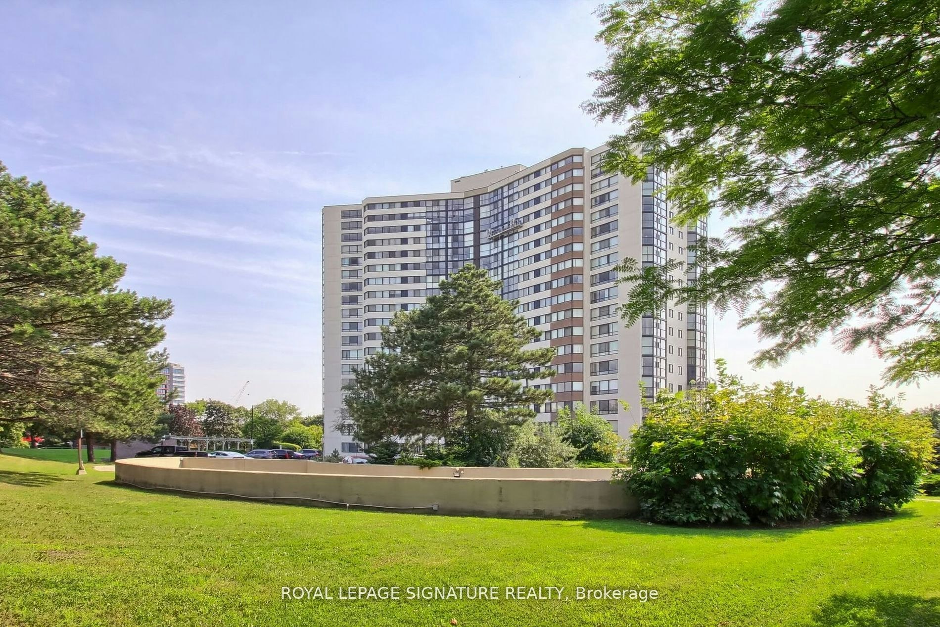 502-1360 Rathburn Road, Mississauga, ON, L4W 4H4