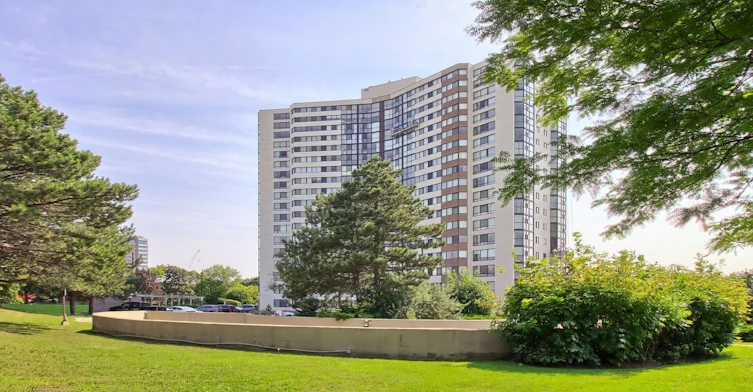 502-1360 Rathburn Road, Mississauga, ON, L4W 4H4